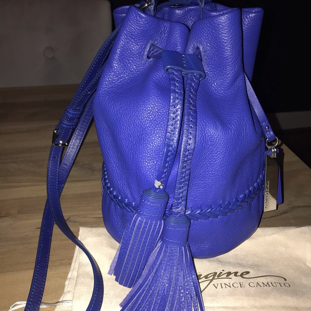Vince Camuto Crossbady